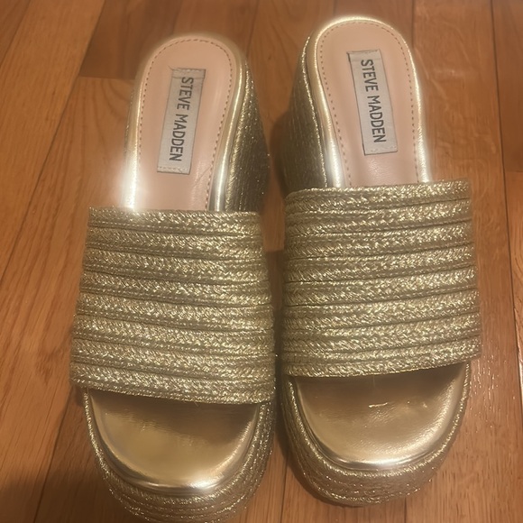 Steve Madden Gold Espadrille Wedge Size 6 - Picture 2 of 7